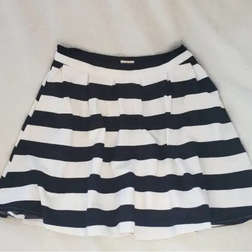 ModCloth’s exclusive Myrtlewood of California Lively in the Lobby mini skirt - Picture 4 of 4